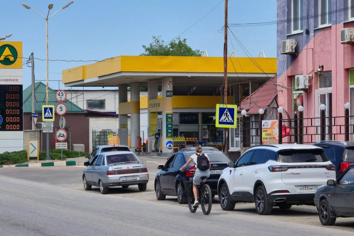 Kırım'da Ukrayna Saldırıları Yakıt Krizine Yol Açtı: Yaz Kampları İptal