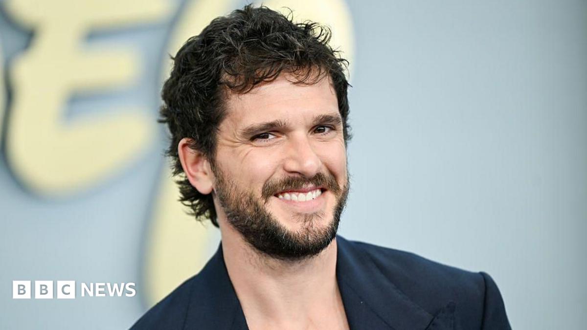 Kit Harington, Harry Potter dizisinde Gilderoy Lockhart rolüyle HBO kadrosuna katıldı
