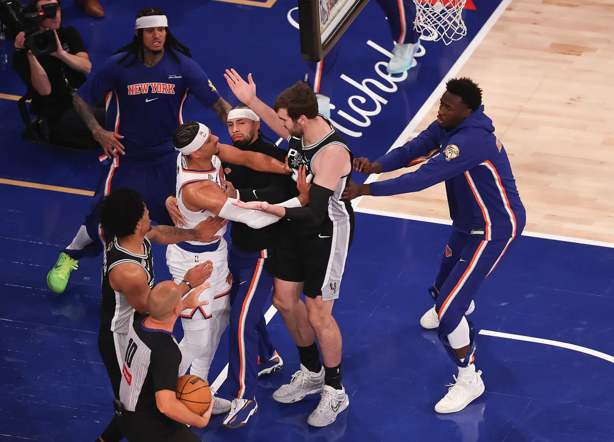 Knicks Oyuncularına Büyük Ceza Yok