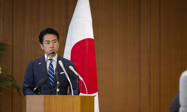 Koizumi Shinjiro'nun Uyanışı: Japonya'nın Küçümsenen Siyasetçisi Nasıl Dönüştü