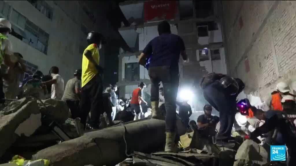 Kolombiya'da arama kurtarma çalışmaları depremzedeler için sürüyor