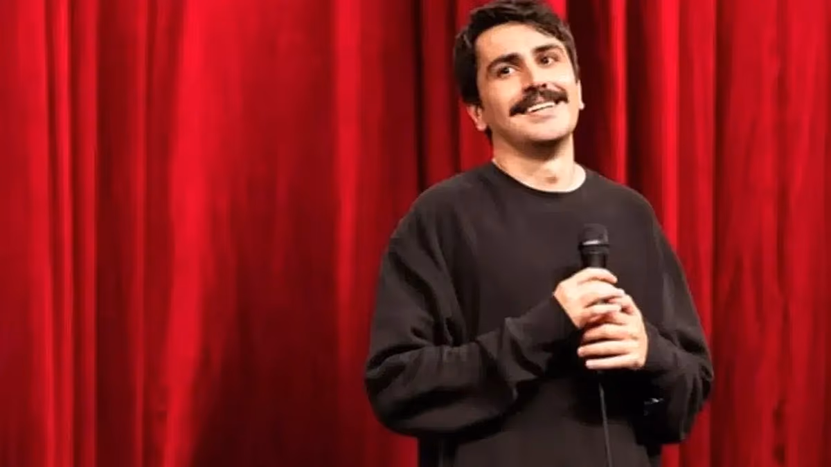 Komedyen Deniz Göktaş, İslam ve Erdoğan'a 'hakaret' suçlamasıyla gözaltına alındı
