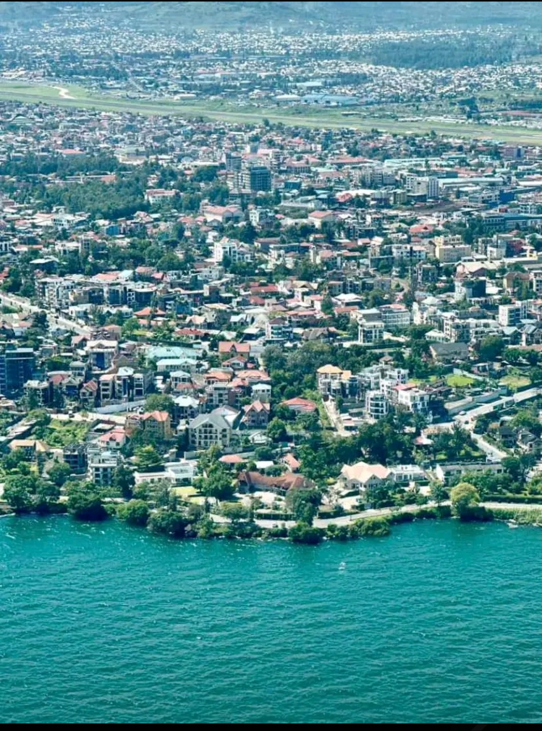 Kongo'da Ebola korkusu: Motosikletli ekipler halkı bilinçlendiriyor