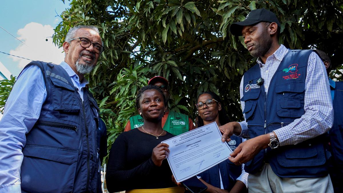 Kongo'da Ebola'dan iyileşenler umut verdi, Afrika dışında şüpheli vakalar