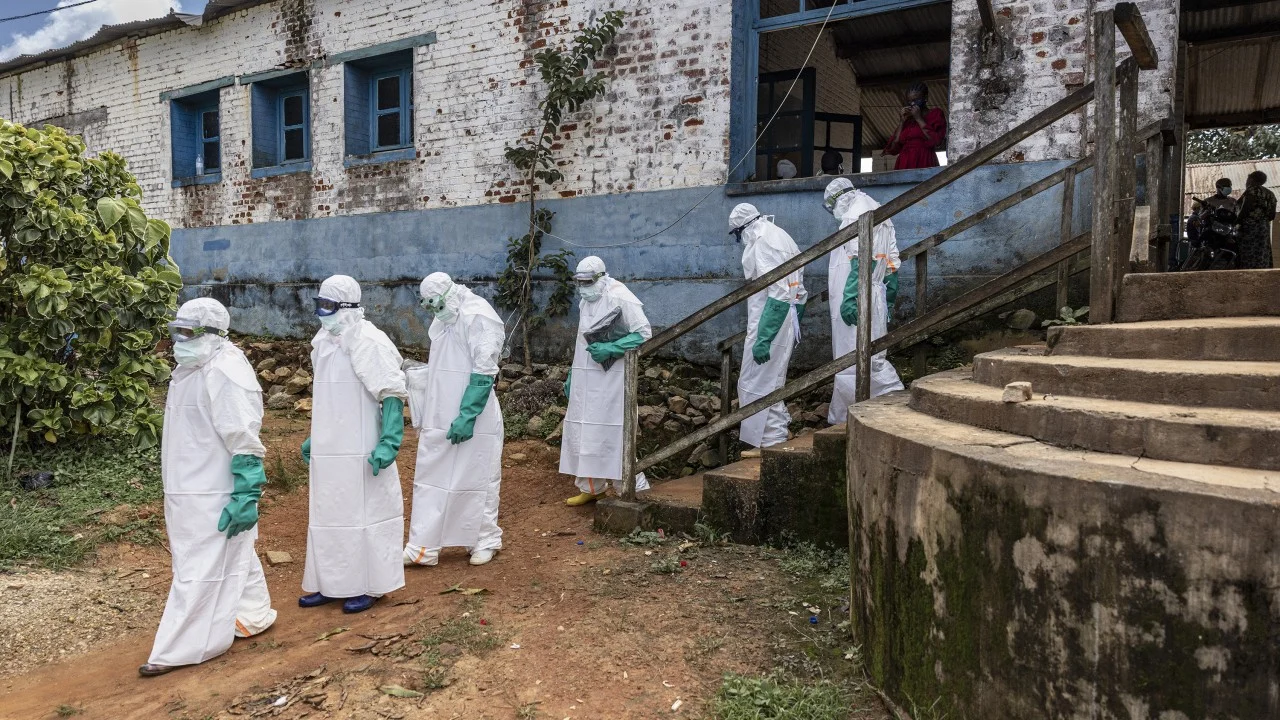 Kongo’da sağlık çalışanları maaş alamıyor, Ebola ile savaşta DSÖ kaynak arıyor