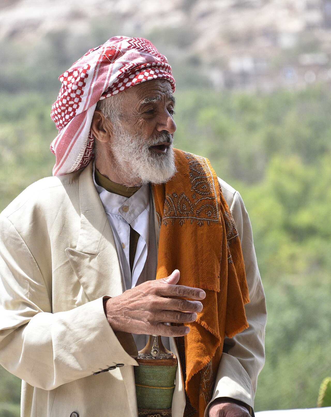 KPMG yöneticisi: Keffiyeh taktığım için taciz edildim ve işten çıkarıldım