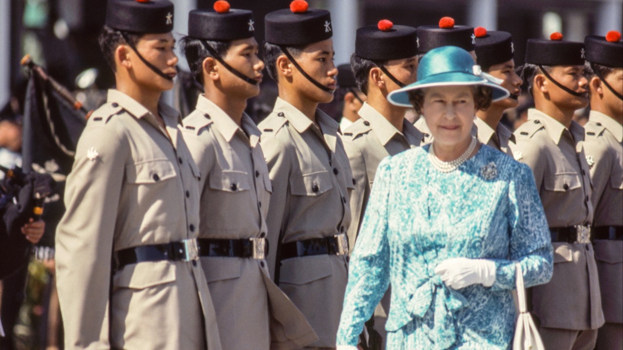Kraliçe II. Elizabeth'in 1986 Hong Kong Ziyareti: Sıcak Karşılama ve Gelecek Mesajı