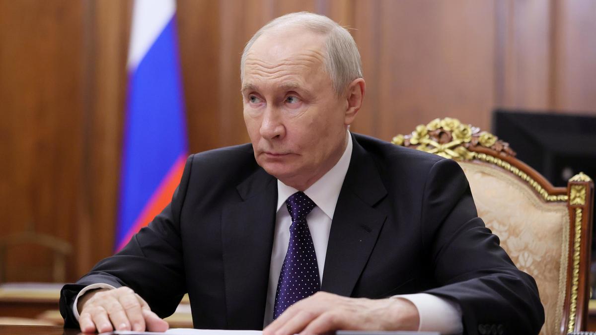 Kremlin: Macron, Merz ve Starmer barıştan bahsediyor ama Kiev'e savaşı sürdürecek silahlar veriyor