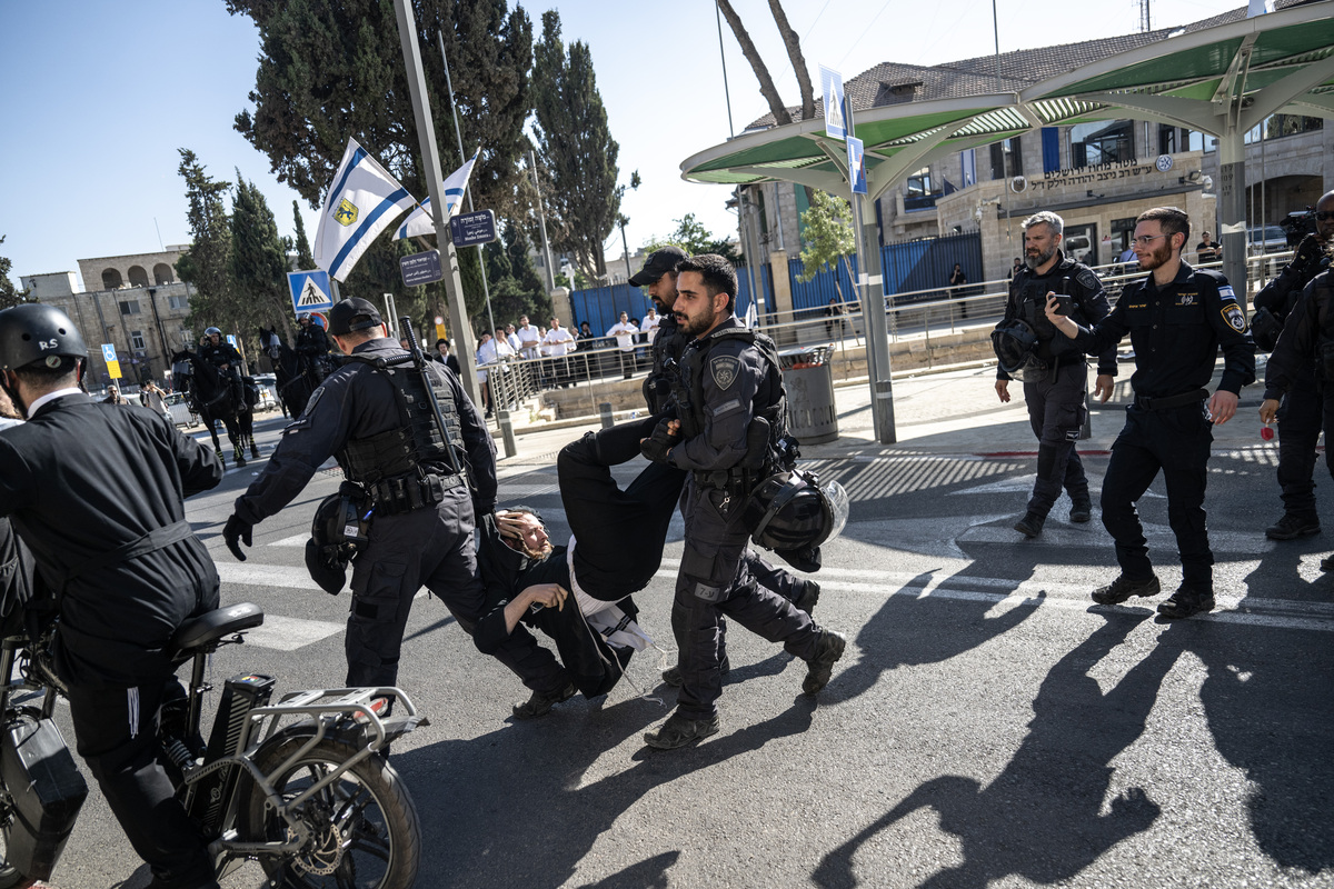 Kudüs'te ultra-Ortodoks protestocuların gözaltına alınması