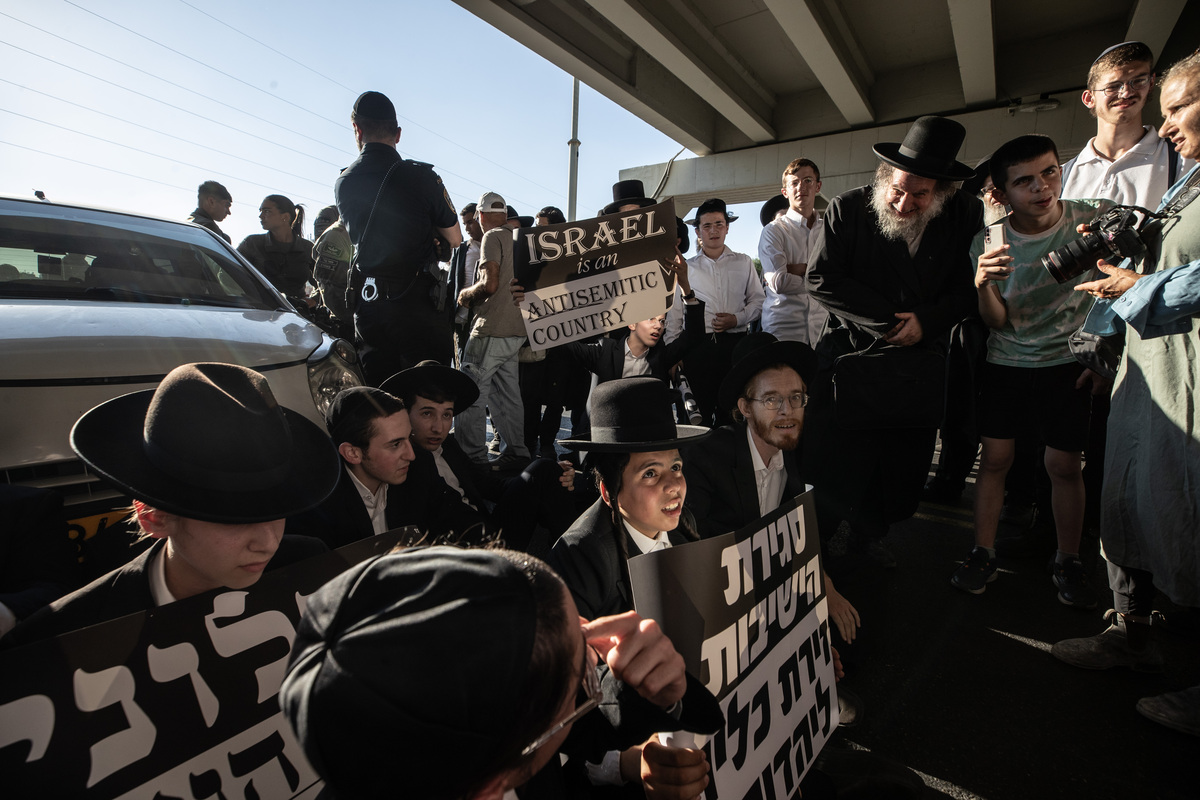 Kudüs'te binlerce Haredi askerlik karşıtı protesto