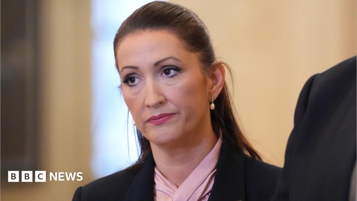 Kuzey İrlanda Başbakan Yardımcısı Donaldson Gözaltıyla Sarsıldı