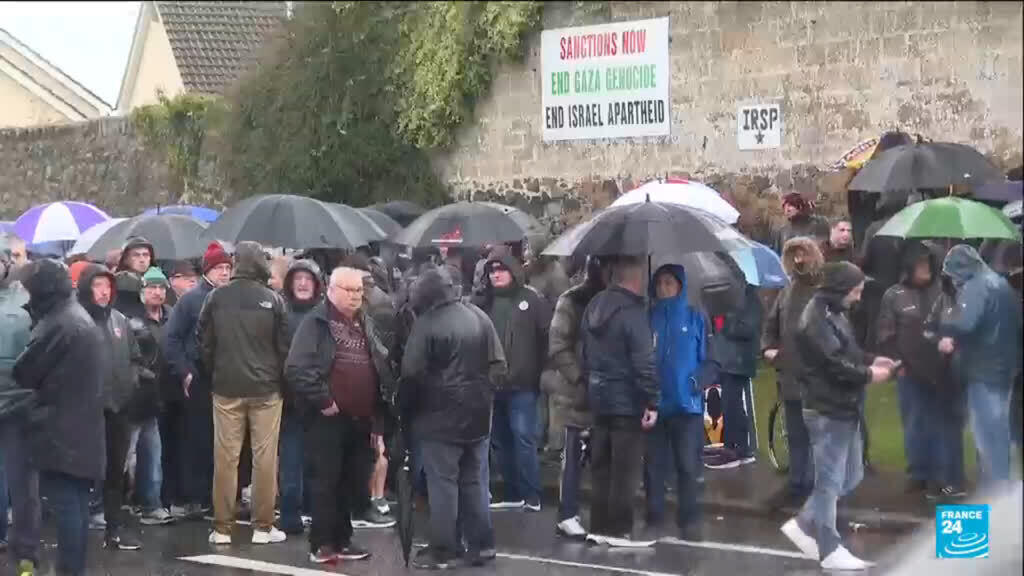 Kuzey İrlanda'da Katolik Bölgede 30 Yıl Sonra İlk Protestan Yürüyüşü