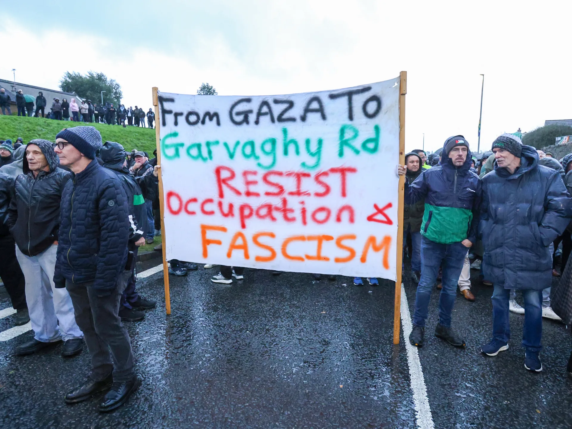 Kuzey İrlanda mahkemesi Orange Order yürüyüşüne izin verdi