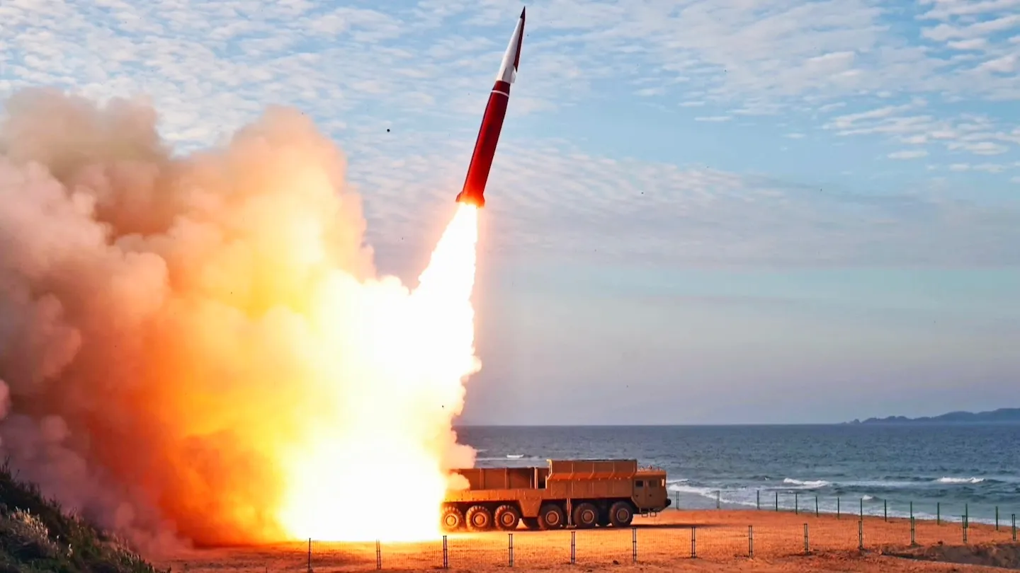 Kuzey Kore Yeni Hwasong-11Ma Hipersonik Füzesini Test Etti