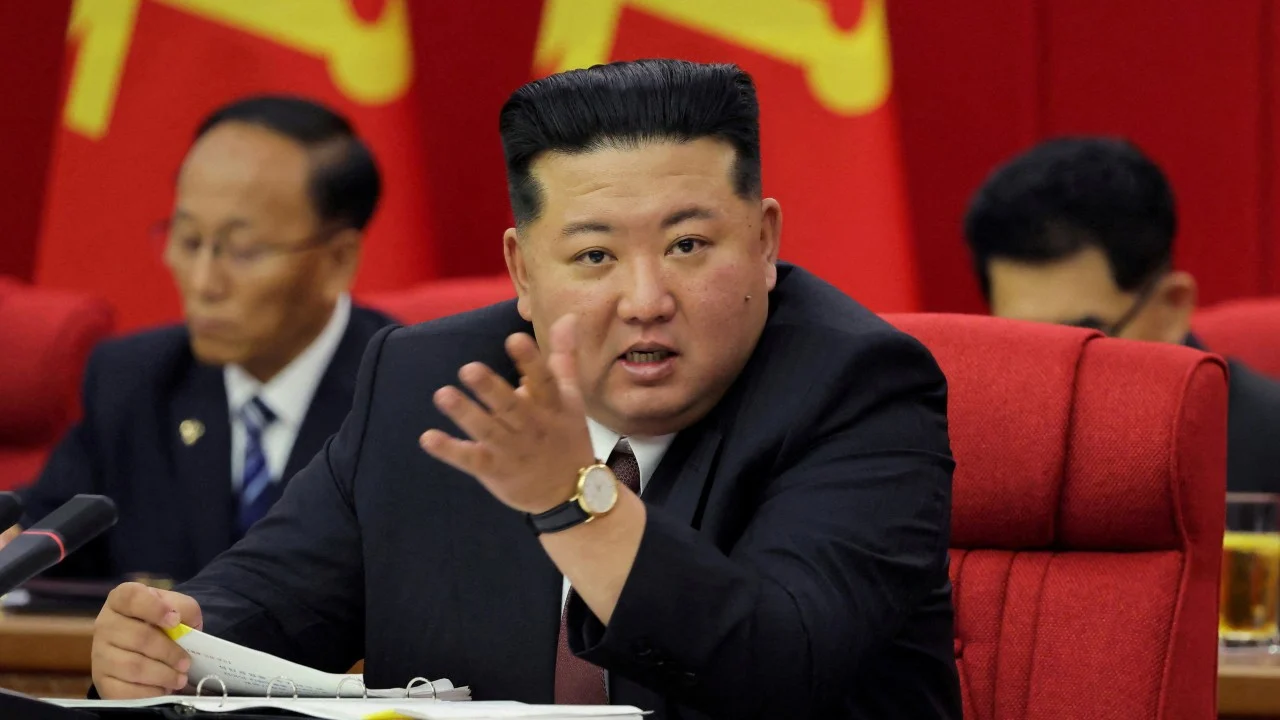 Kim, yolsuzluk tasfiyesiyle kendi ordusuna gözdağı verdi