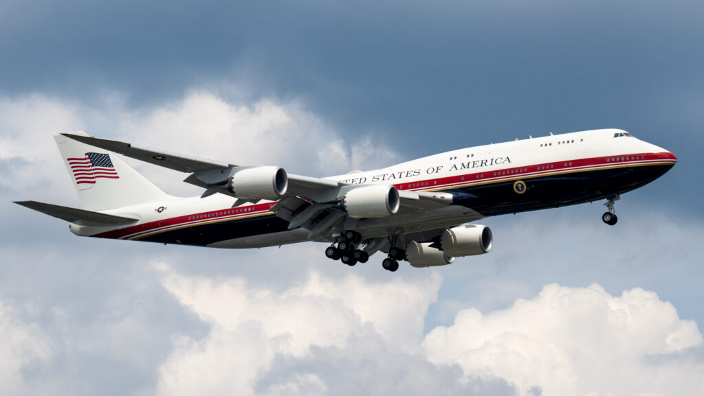 L3Harris, Katar'ın 747'sini 10 Ayda Air Force One'a Dönüştürdü