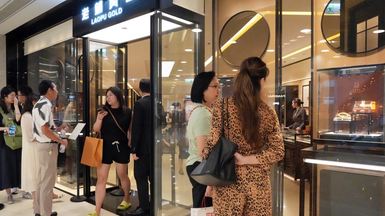 Laopu Gold, Hong Kong'da One Exchange Square'da tam kat kiraladı