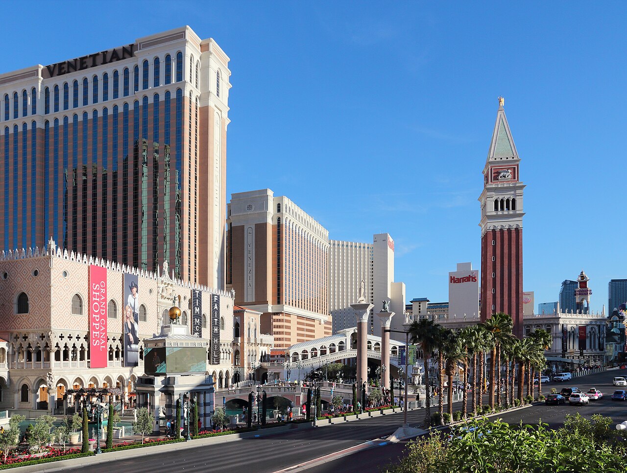 Müslüman değil Hristiyan: İncil'e hakaret Las Vegas'ta işçiden dava