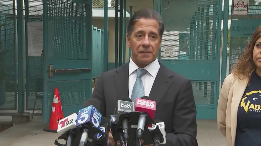 LAUSD Başkanı FBI Baskını Sonrası İstifa Etti