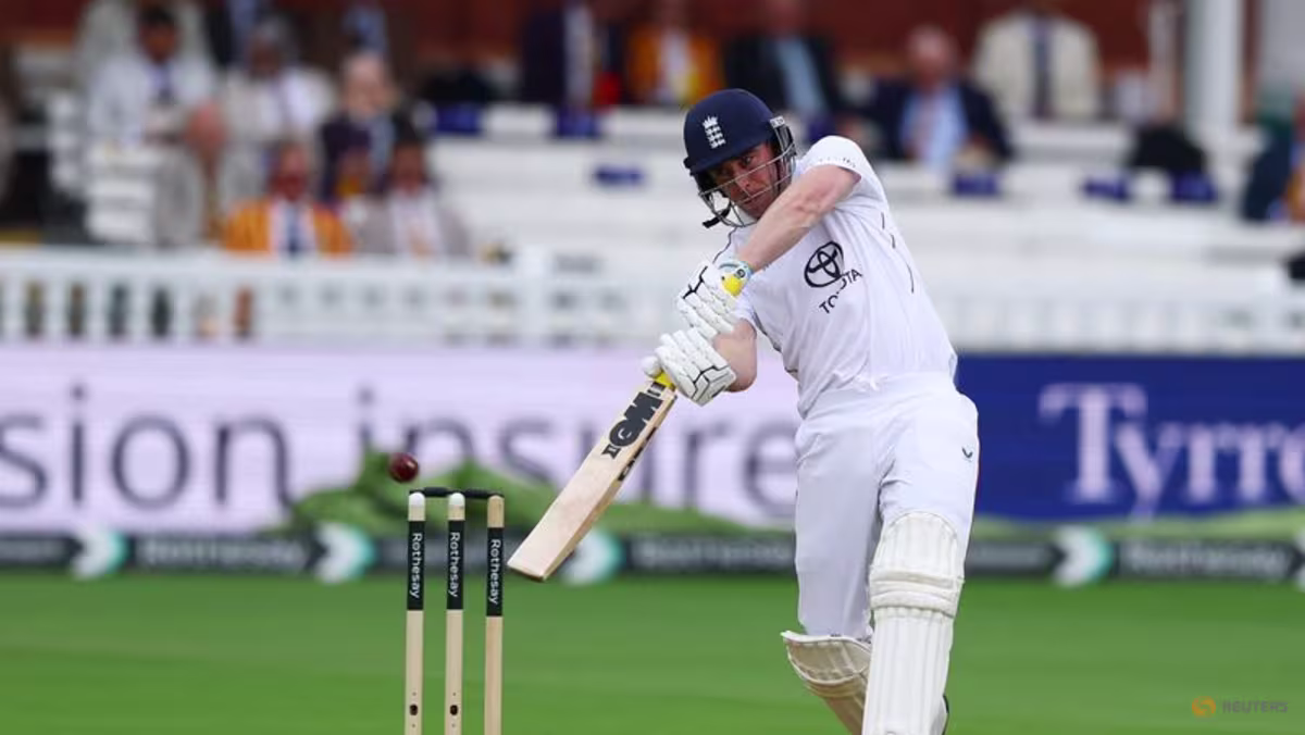 Lawrence'ın 50'si İngiltere'yi Pakistan Karşısında Zafere Taşıdı