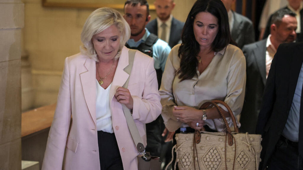 Le Pen'e mahkumiyet: Fransa'da yolsuzluk rüzgarı