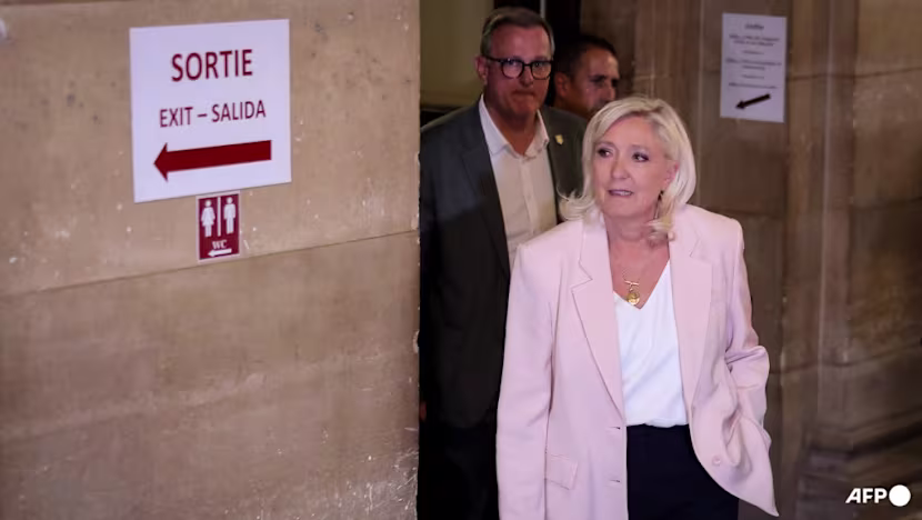 Le Pen seçime katılabilecek ama elektronik kelepçeyle