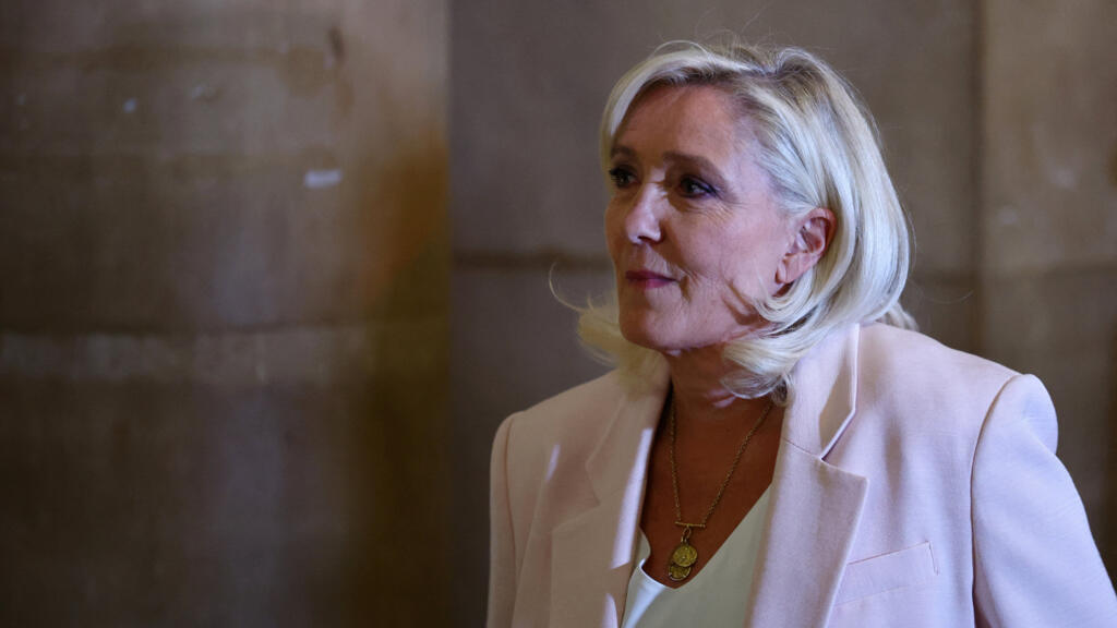 Le Pen'e AB fonlarında 15 ay siyasi yasak: 2027 yarışı yeniden gündemde