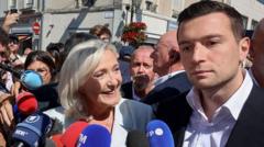 Le Pen'in partisindeki gerçek güç dengesini gösteren fotoğraf