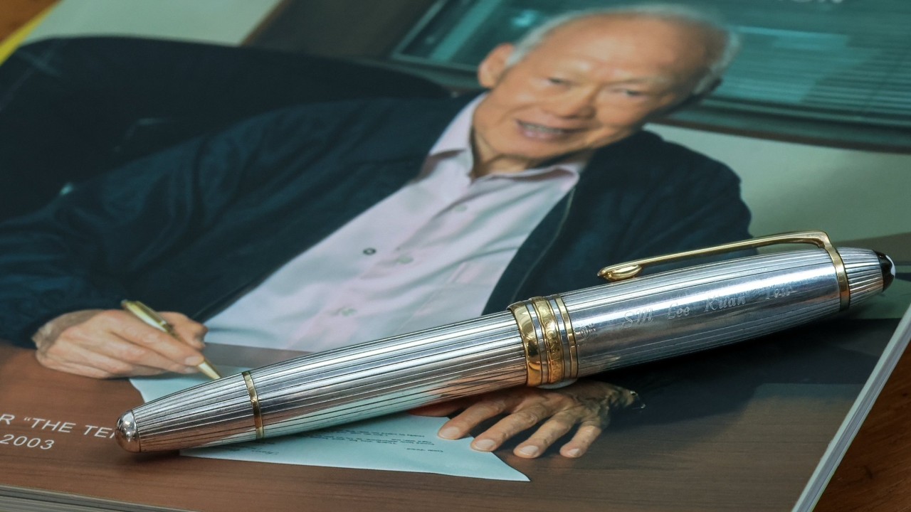 Lee Kuan Yew'ün Montblanc dolma kalemi 360 bin dolara satıldı