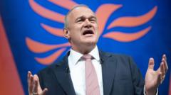 Lib Dem'ler Davey'nin Arkasında: Lider Değişim Sözü Verdi