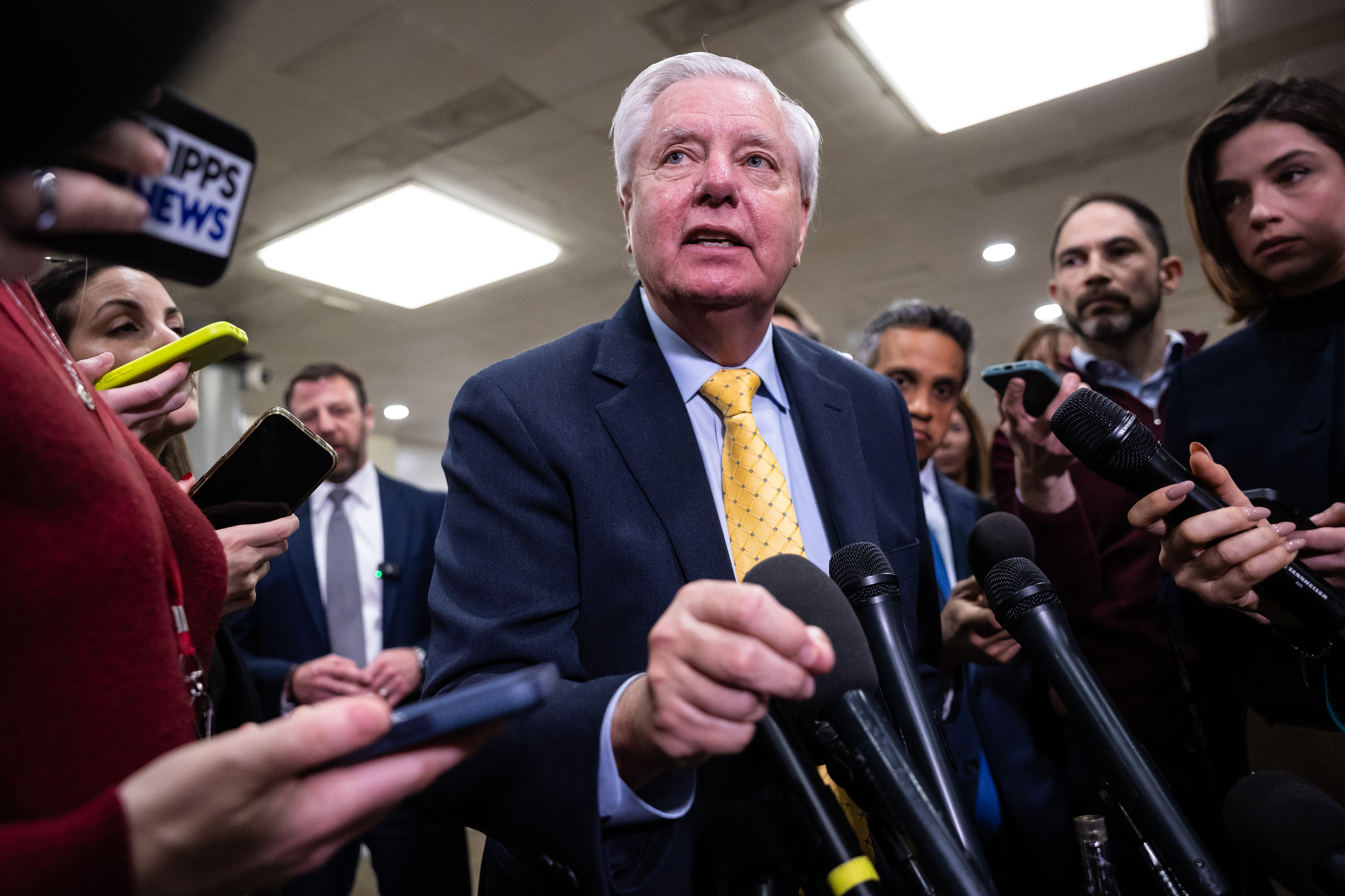 Lindsey Graham'dan 'Önce Amerika'cı rakibe karşı büyük kampanya