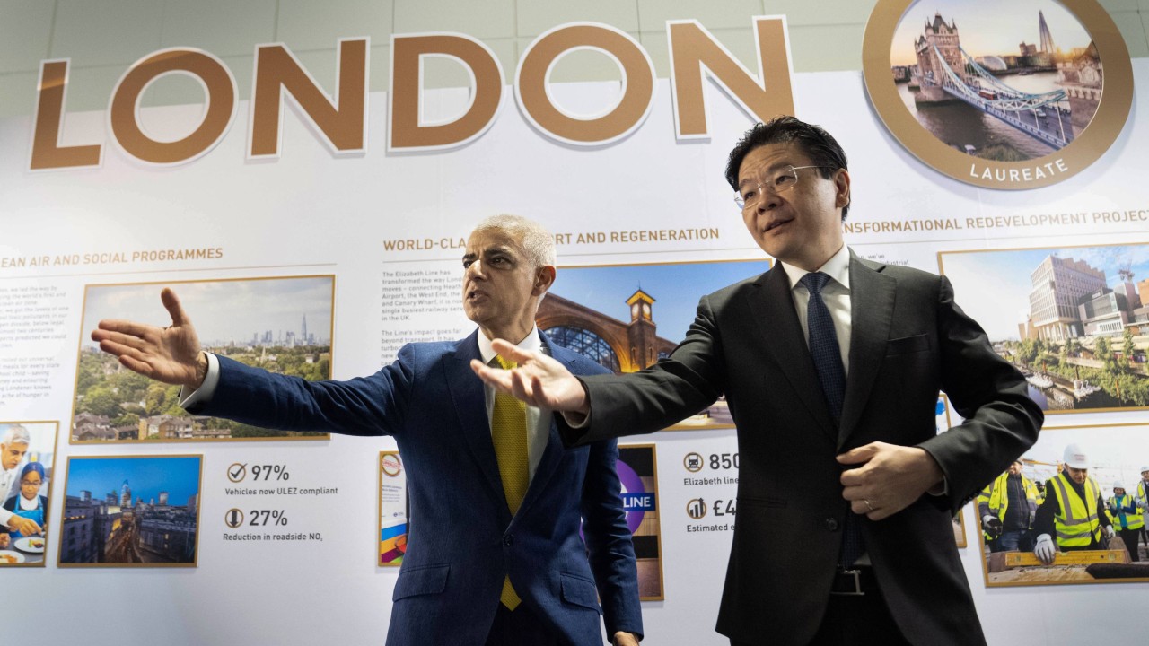 Londra Belediye Başkanı Khan'ın Singapur Ziyareti Kenti Karşılaştırma Tartışmasına Yol Açtı