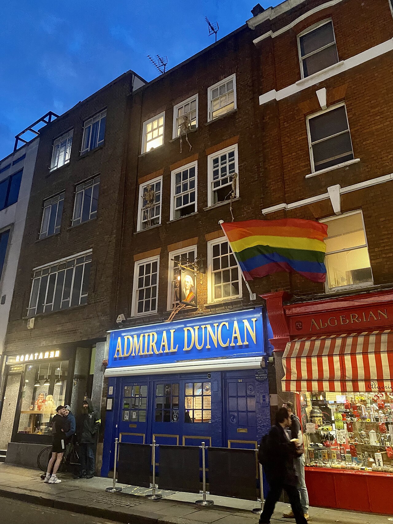 Londra Belediye Başkanı'ndan Soho'daki Yeni Pub ve Restoran Yasağını Kaldırma Talimatı