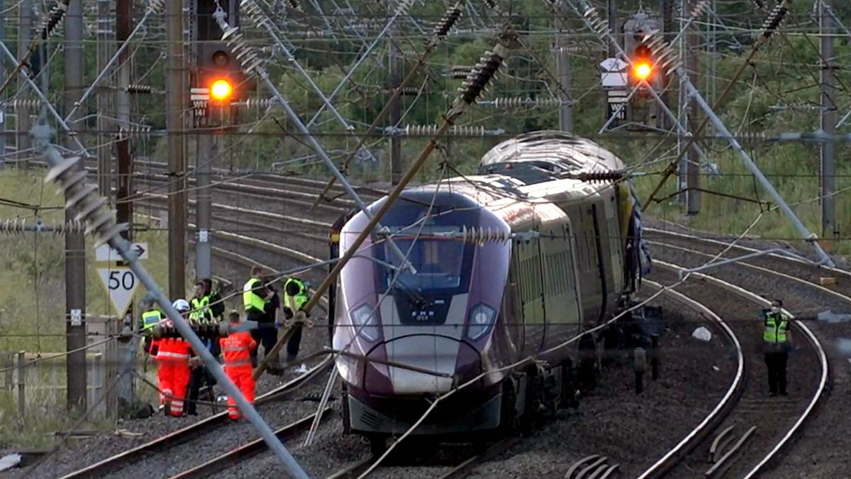 Londra’nın kuzeyinde iki tren çarpıştı: En az bir ölü, çok sayıda yaralı
