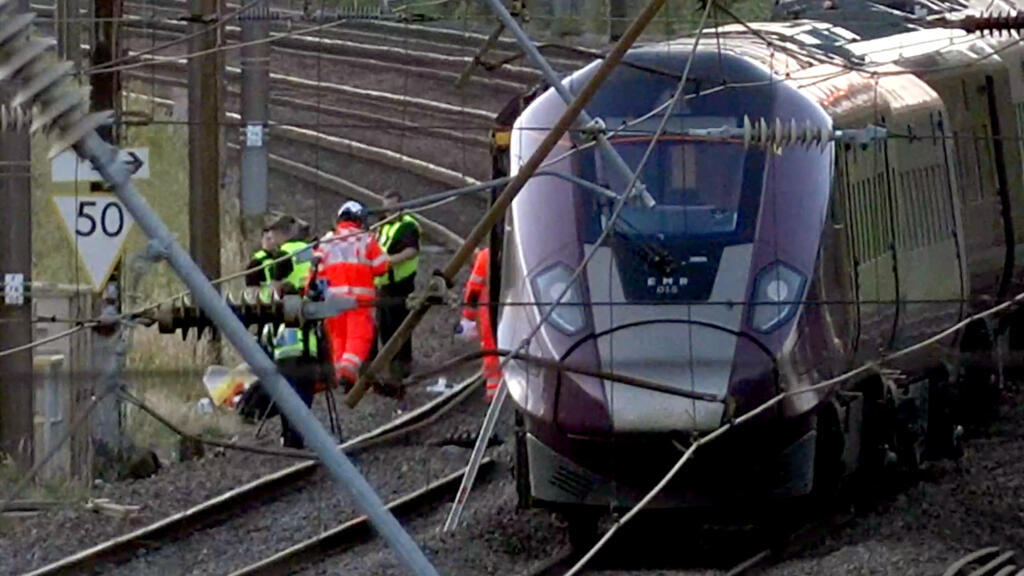 Londra'nın kuzeyinde tren çarpışması: 1 ölü, düzinelerce yaralı