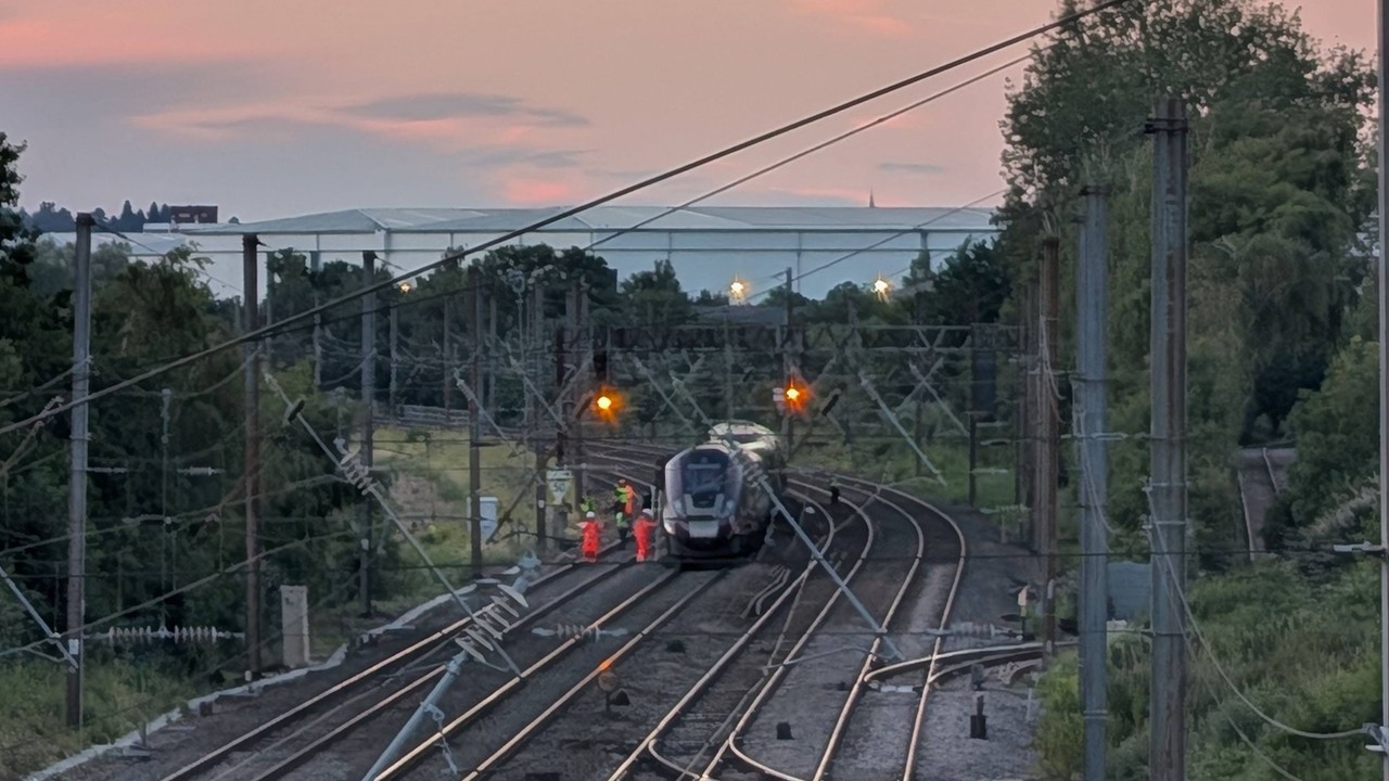 2 tren çarpıştı: Londra kuzeyinde ölü ve yaralılar var