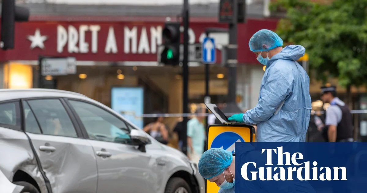 Londra'da araç kalabalığa daldı: 5 yaralı, 1 gözaltı