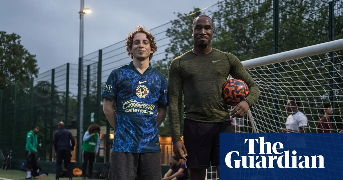 Londra'da futbol uygulaması yalnızlığa çare oluyor