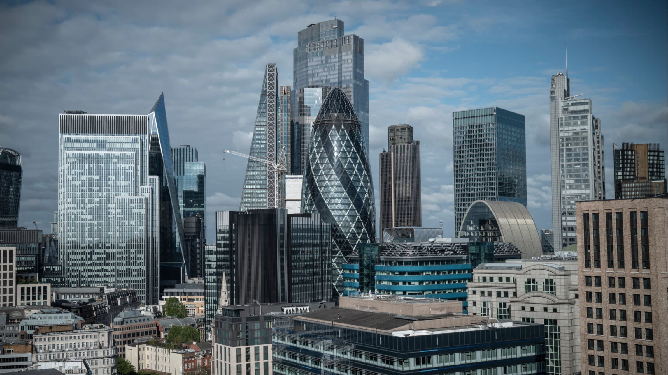 Londra'da hukuk devi Quinn Emanuel genç avukatların maaşını 189 bin sterline çıkardı