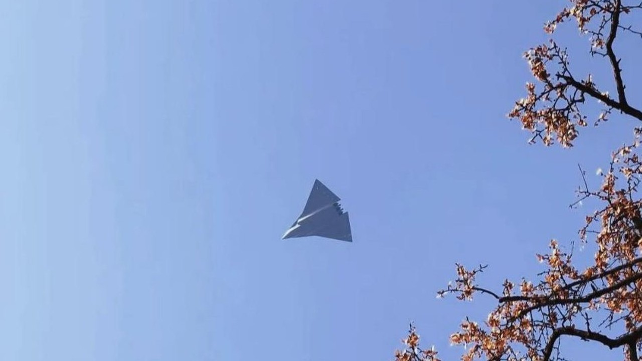 Lop Nur Üssü Genişliyor: Çin'in Gizli Savaş Uçağı Yarışı