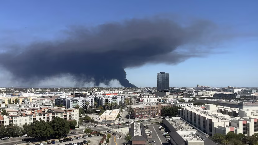 Los Angeles'ta depo yangını nedeniyle olağanüstü hal ilan edildi