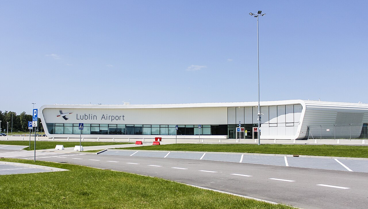 Lublin ve Rzeszow Havalimanları Askeri Uçuşlar Sonrası Yeniden Açıldı