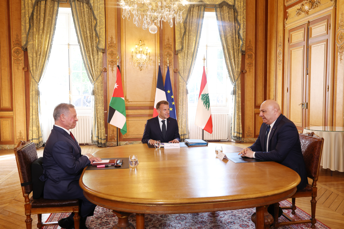 Lübnan, Ürdün ve Fransa liderleri Paris'te Lübnan ordusunu desteklemek için buluştu