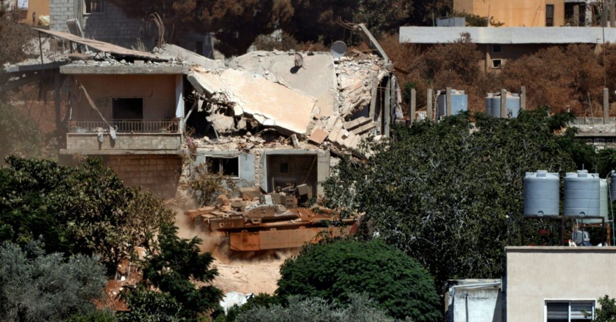 Lübnan'ın Yıkılan Köyünde Halk Ordu Konuşlanmasına Umut Bağladı