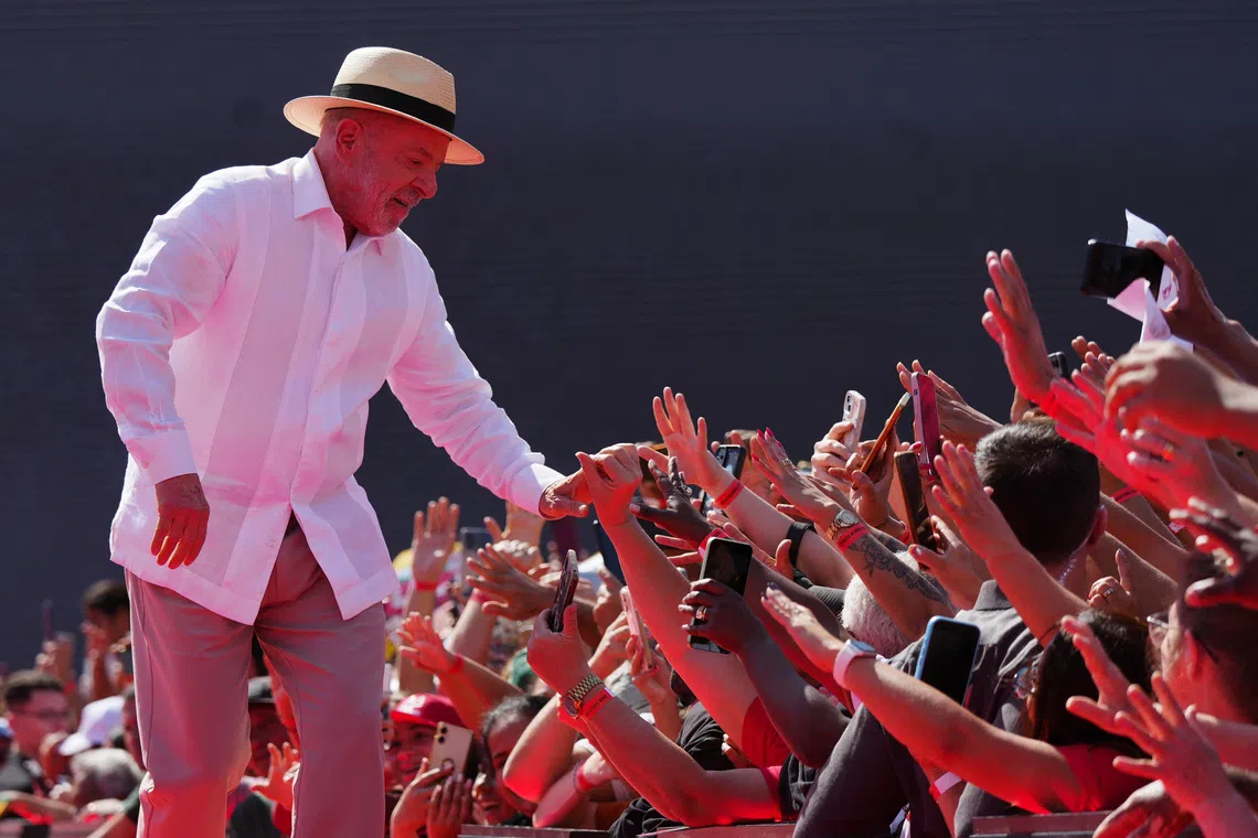 Lula, Brezilya seçimleri öncesi Bolsonaro'ya karşı avantajını koruyor