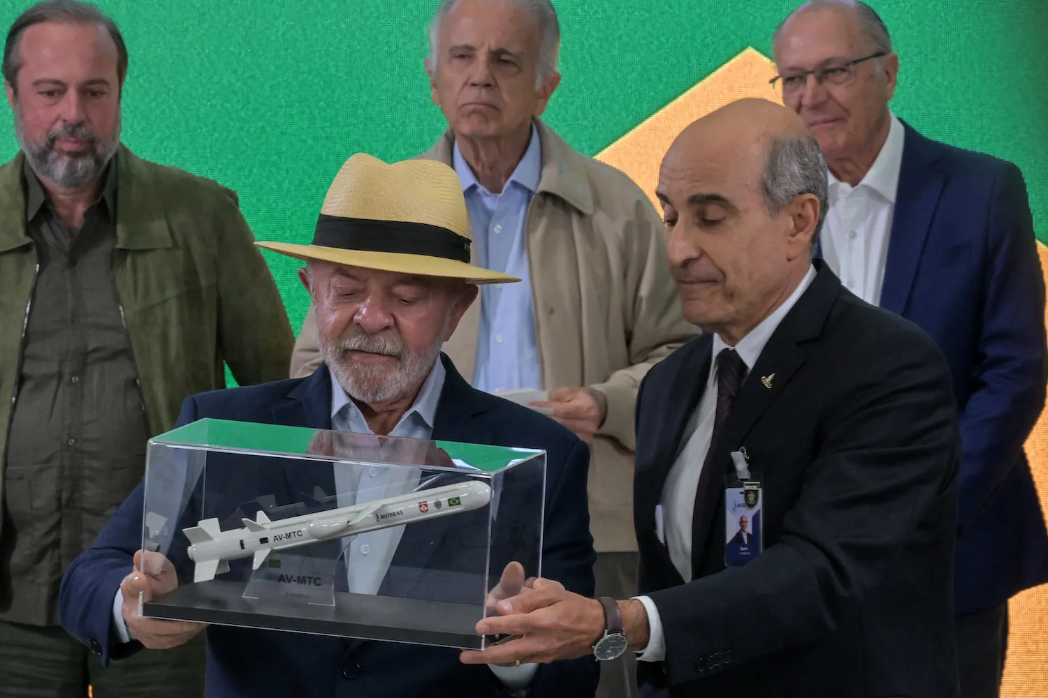Lula Seçim Öncesi Savunmaya Ağırlık Verdi