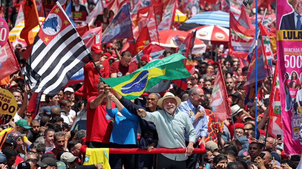 Lula ve Bolsonaro'nun Brezilya seçimi için son hamlesi