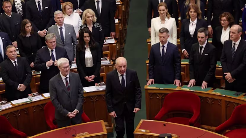 Macaristan, Orban dönemi cumhurbaşkanını görevden alan anayasa değişikliğini onayladı