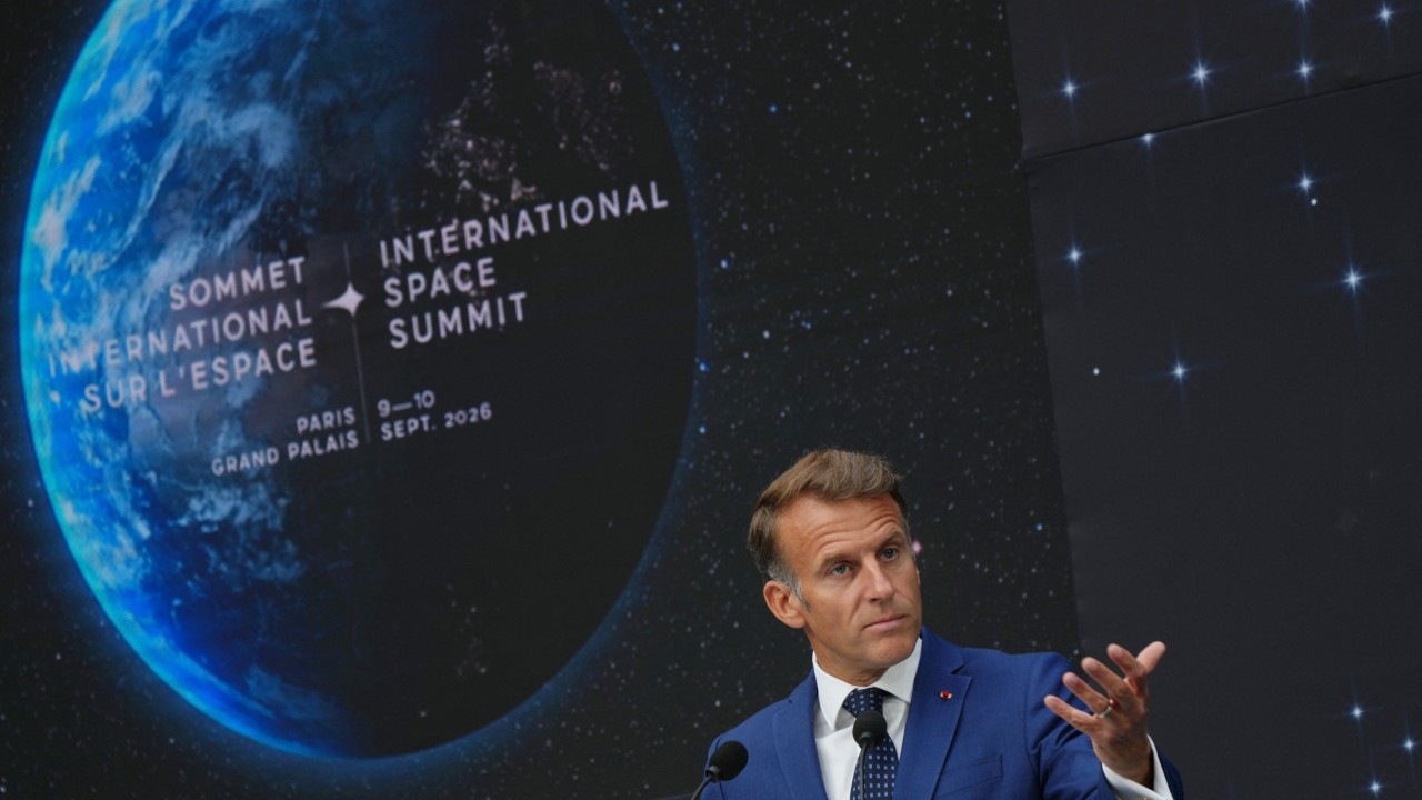 Macron: Avrupa 10 yıl içinde kendi uzay uçuşunu geliştirmeli