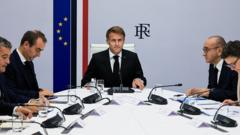 Macron Fransa'da sakinlik çağrısı yaptı: Şiddet olayları büyümemeli